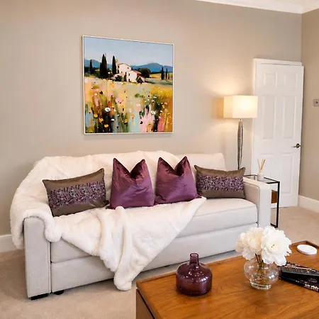 Lucy's Lodge- Stylish On Vibrant Bishy Road With Free Parking * יורק