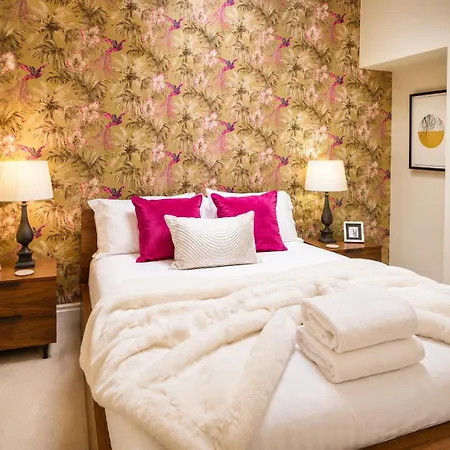 Lucy's Lodge- Stylish On Vibrant Bishy Road With Free Parking