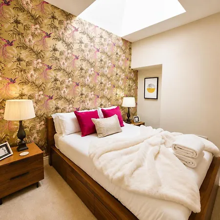 Lucy's Lodge- Stylish On Vibrant Bishy Road With Free Parking * יורק