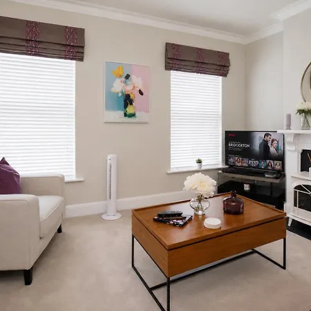 Lucy's Lodge- Stylish On Vibrant Bishy Road With Free Parking *