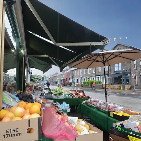 Lucy's Lodge- Stylish On Vibrant Bishy Road With Free Parking
