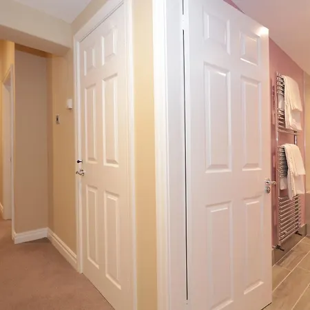 Lucy's Lodge- Stylish On Vibrant Bishy Road With Free Parking Daire *