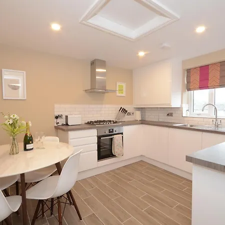 Lucy's Lodge- Stylish On Vibrant Bishy Road With Free Parking Daire *