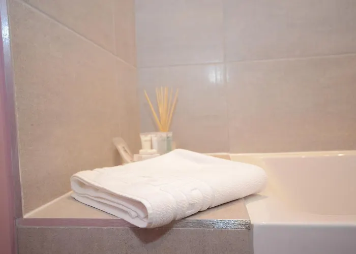 Lucy's Lodge- Stylish On Vibrant Bishy Road With Free Parking York