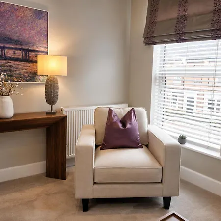 Lucy's Lodge- Stylish On Vibrant Bishy Road With Free Parking 公寓