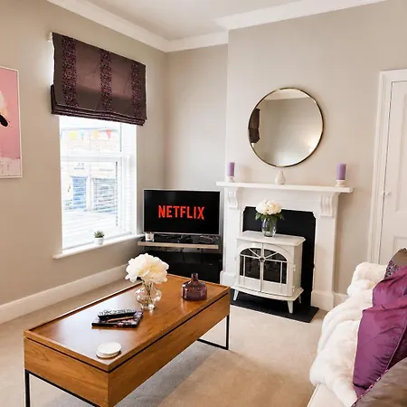 Lucy's Lodge- Stylish On Vibrant Bishy Road With Free Parking *