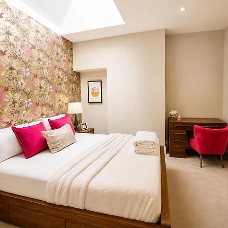 Daire Lucy's Lodge- Stylish On Vibrant Bishy Road With Free Parking *