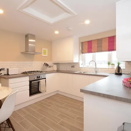 Lucy's Lodge- Stylish On Vibrant Bishy Road With Free Parking Apartament York